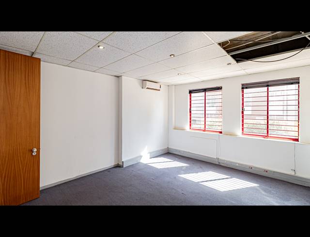 198M² OFFICE TO LET IN FERNDALE